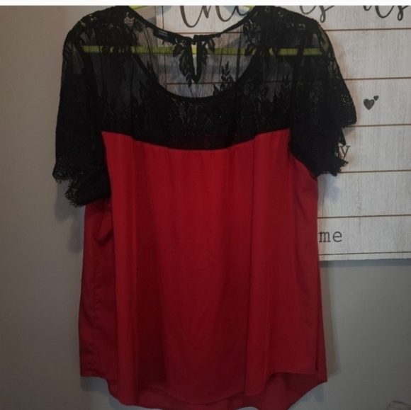 LIKE NEW TORRID Lace Inset Satin Blouse size 2 - Picture 5 of 5